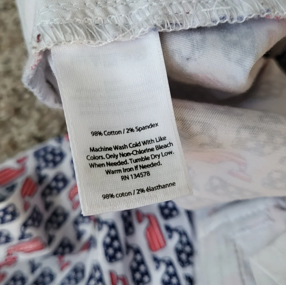 Vineyard Vines flag 🐋 print shorts 4 - Picture 7 of 7
